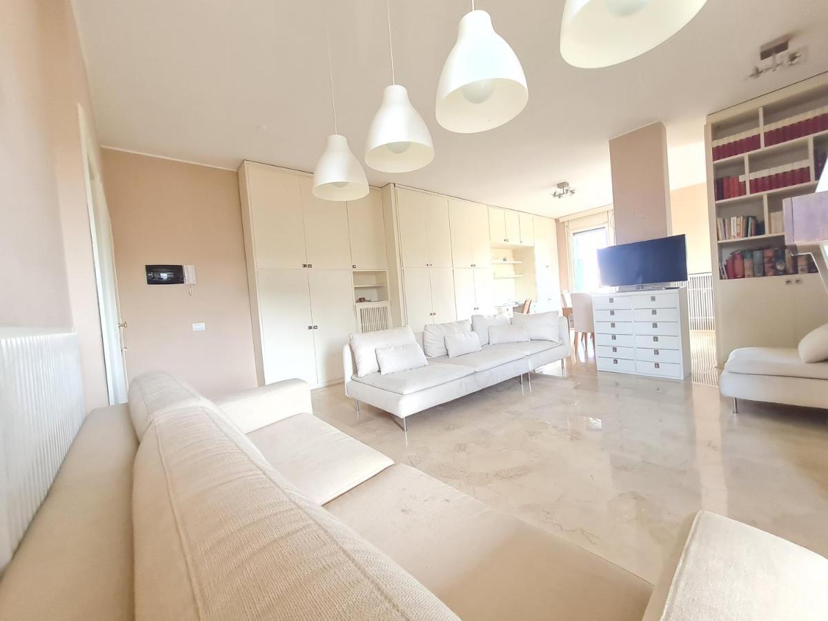Ottoboni Charme Apartment With Terrace Milán Exterior foto